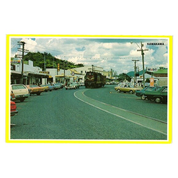 Kawakawa New Zealand Vintage Postcard Downtown Scene Cars Train Mobil Sign - Picture 1 of 2